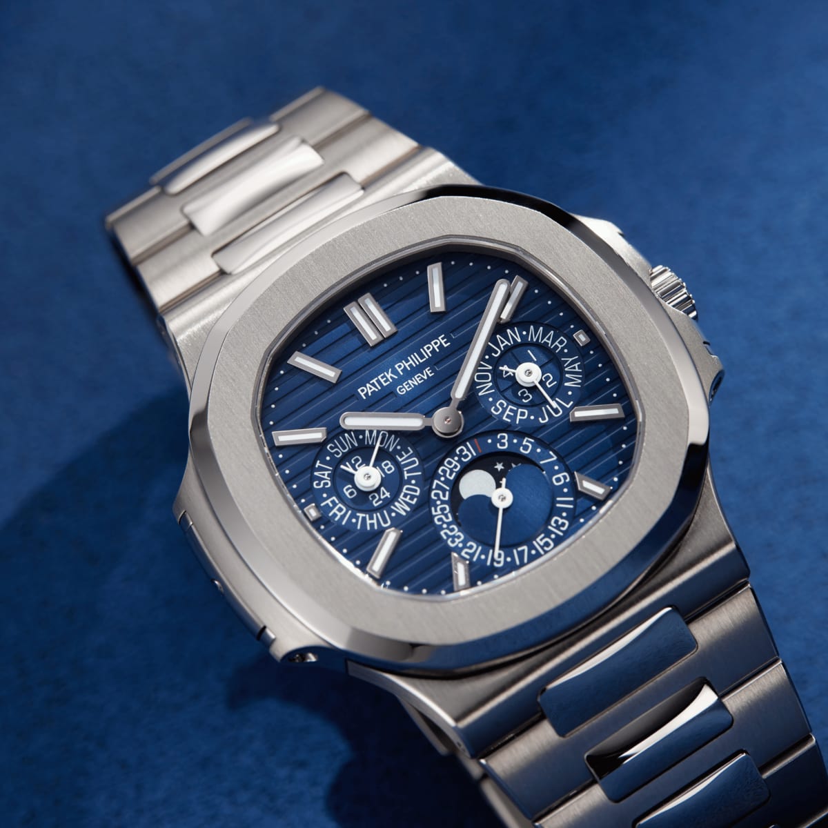 Patek Phillipe Nautilus Silver blue Dial Metal premium watch